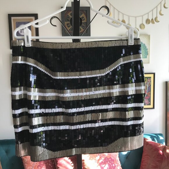 EXPRESS size M Black Stretch Knit Y2K Sequin Embellished Mini Skirt - Picture 2 of 3